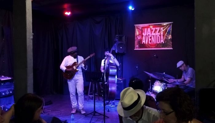 Jazz na Avenida: boa música gratuita na orla de Salvador